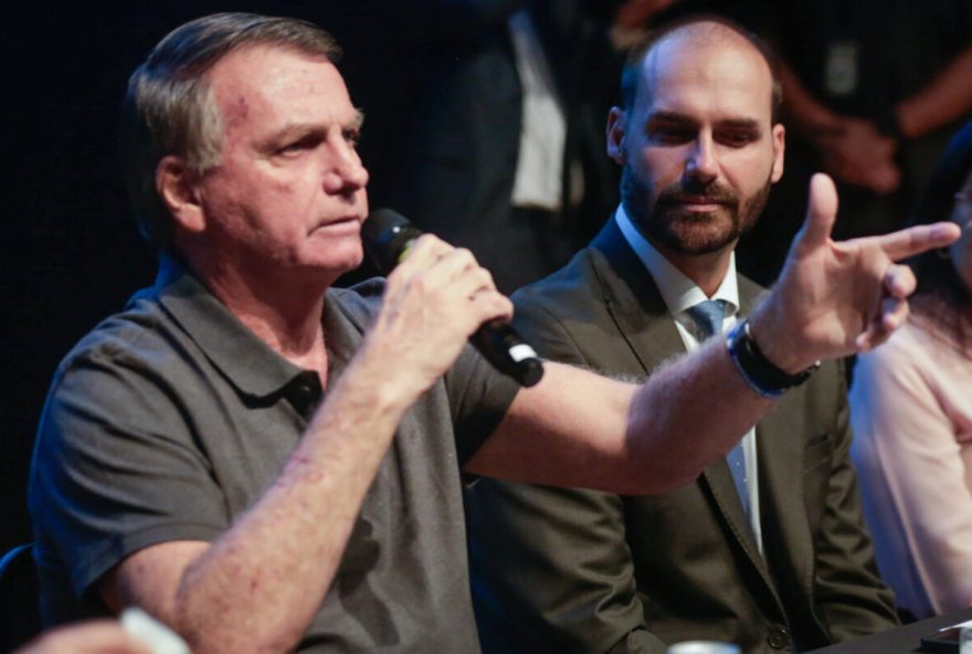 pf-indicia-bolsonaro-e-eduardo-por-coacao