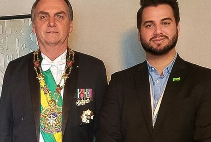 pf-prende-ex-assessor-de-bolsonaro-por-descumprir-proibicao-de-redes-sociais pf-prende-ex-assessor-de-bolsonaro-por-descumprir-proibicao-de-redes-sociais