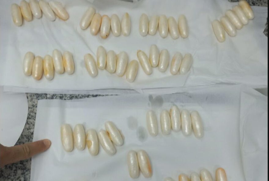 pf-prende-homem-que-engoliu-80-capsulas-com-cocaina-no-galeao-rumo-a-franca pf-prende-homem-que-engoliu-80-capsulas-com-cocaina-no-galeao-rumo-a-franca