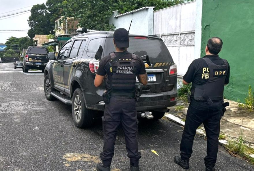 pf-prende-mulher-de-33-anos-por-abusar-das-proprias-filhas pf-prende-mulher-de-33-anos-por-abusar-das-proprias-filhas