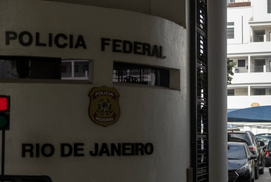 pf-prende-policiais-militares-do-rio-por-vazamento-de-informacoes-para-o-comando-vermelho