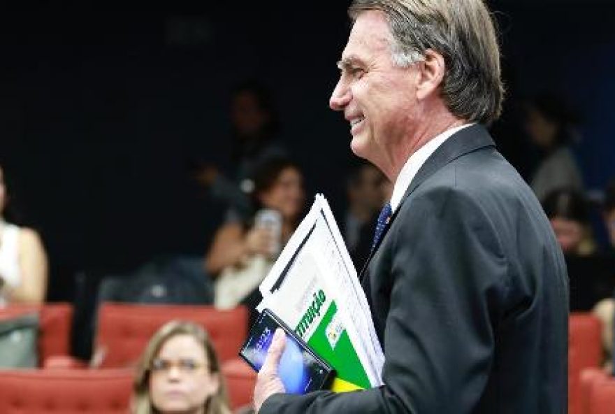 pf3A-lista-de-transmissao-de-bolsonaro-tinha-policiais2C-pastores-e-militares