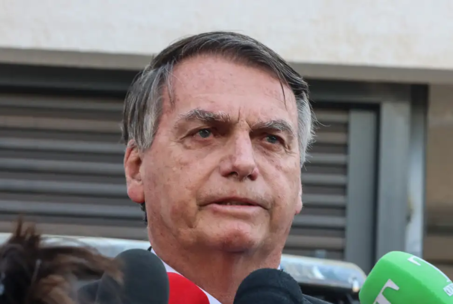 pgr-decide-agravar-cautelar-de-bolsonaro-com-monitoramento-constante2C-aponta-analise