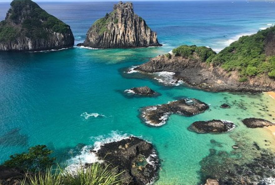 Baía do Sancho, localizada no Fernando de Noronha, é eleita a melhor do mundo (Reprodução/Tripadvisor)