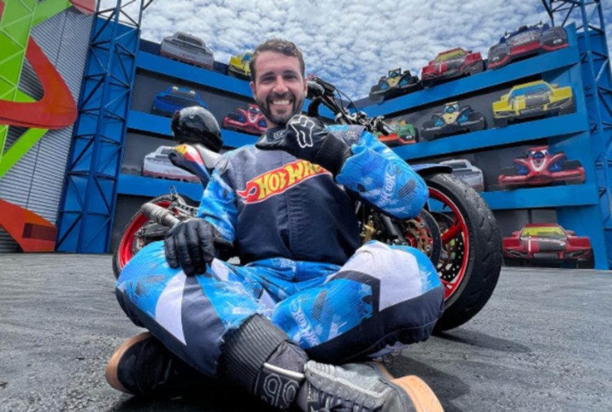 piloto-de-moto-morre-em-acidente-durante-show-no-beto-carrero-world3A-lurrique-ferrari2C-de-36-anos2C-perde-a-vida-apos-colidir-com-rampa-durante-manobra-radical-no-parque-em-sc