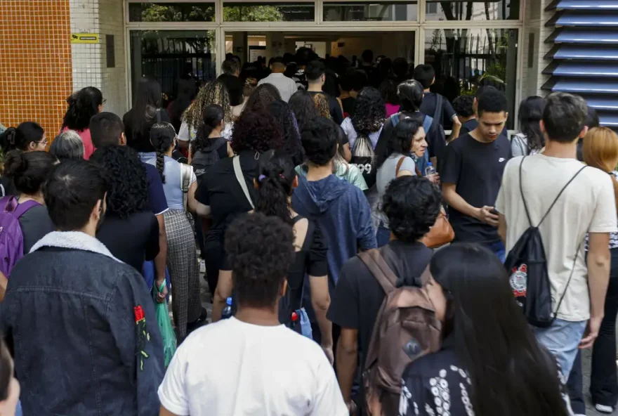 Pé-de-Meia: estudantes nascidos em março e abril recebem hoje R$ 200