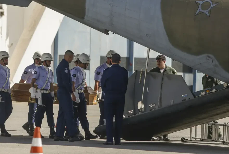 Avião caiu em Vinhedo com 62 pessoas a bordo, sem deixar sobreviventes. (Foto: Paulo Pinto/Agência Brasil)