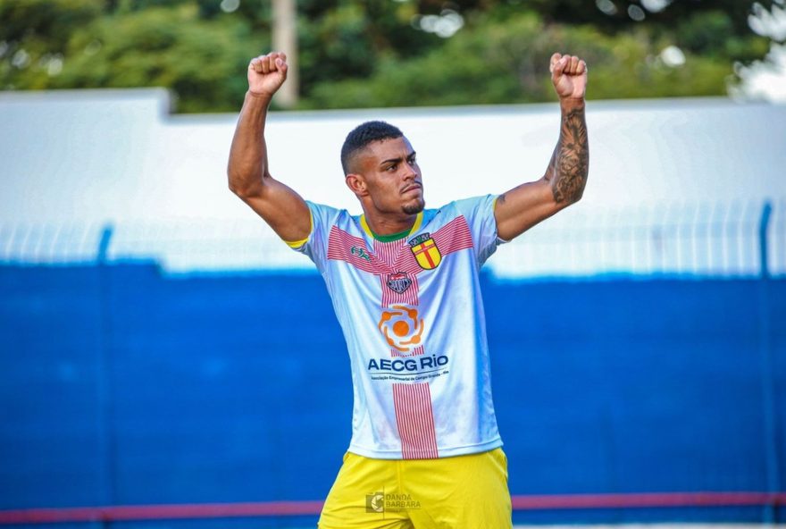 pitel3A-artilheiro-da-serie-c-do-rj-se-inspira-em-cr7-e-faz-hat-trick-no-de-rj
