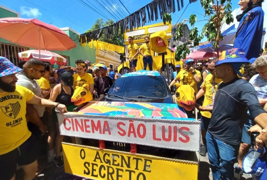 pitombeira-celebra-o-agente-secreto-com-carro-alegorico-apos-30-anos3A-video-e-torcida-pelo-oscar-nas-ladeiras-de-olinda pitombeira-celebra-o-agente-secreto-com-carro-alegorico-apos-30-anos3A-video-e-torcida-pelo-oscar-nas-ladeiras-de-olinda