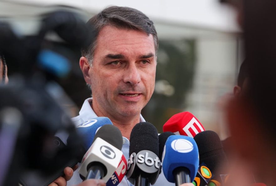 pl-deve-definir-plano-da-pre-campanha-de-flavio-bolsonaro-em-fevereiro