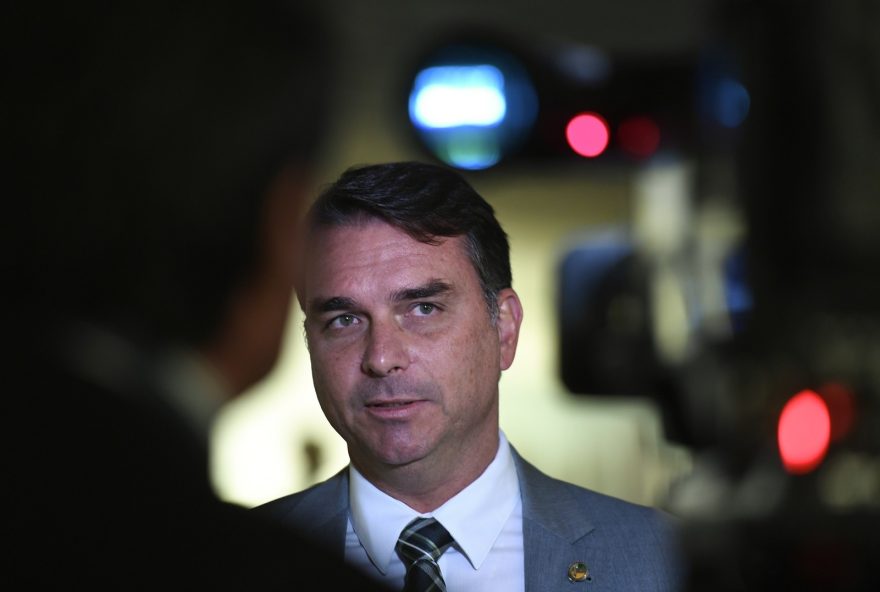 pl-planeja-investir-r24-300-milhoes-na-campanha-de-flavio-bolsonaro pl-planeja-investir-r24-300-milhoes-na-campanha-de-flavio-bolsonaro