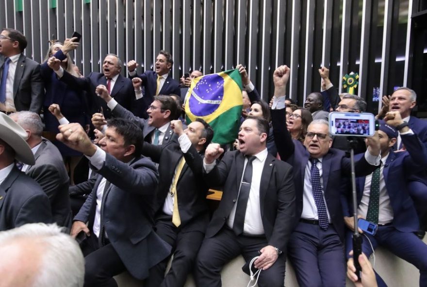 pl-planeja-votar-anistia-aproveitando-racha-entre-governo-e-cupula-do-congresso