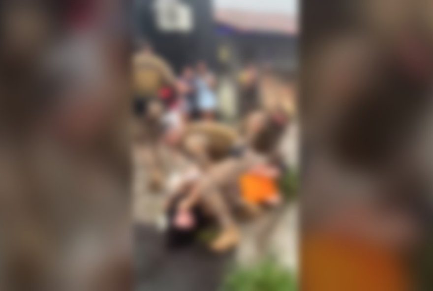 pm-agride-mulher-durante-ocorrencia-em-florianopolis3A-video-viraliza-e-causa-polemica pm-agride-mulher-durante-ocorrencia-em-florianopolis3A-video-viraliza-e-causa-polemica