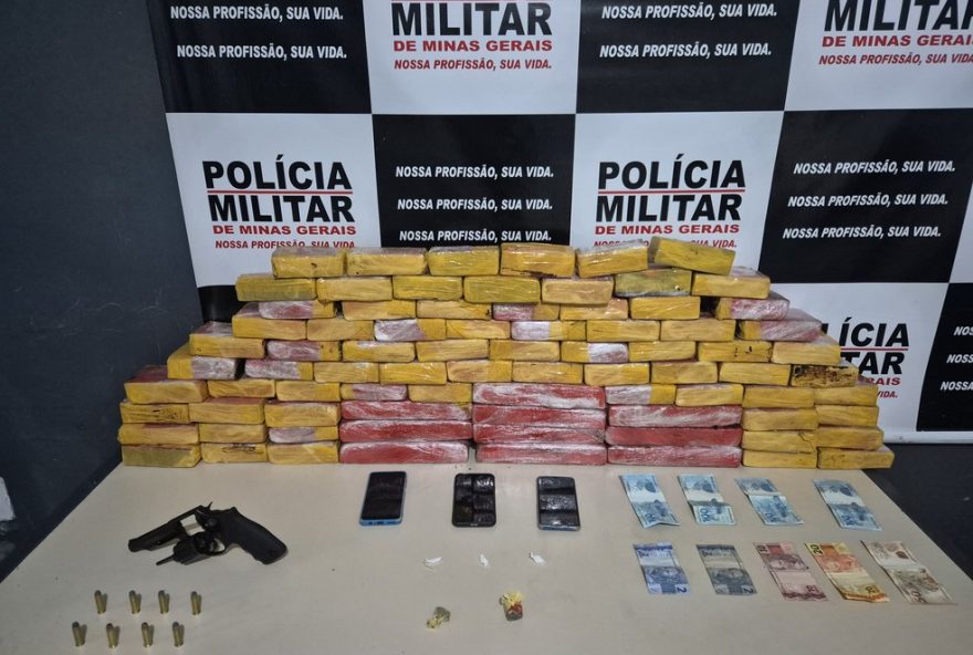 pm-apreende-86-barras-de-maconha-em-janauba3A-tres-homens-presos-durante-operacao