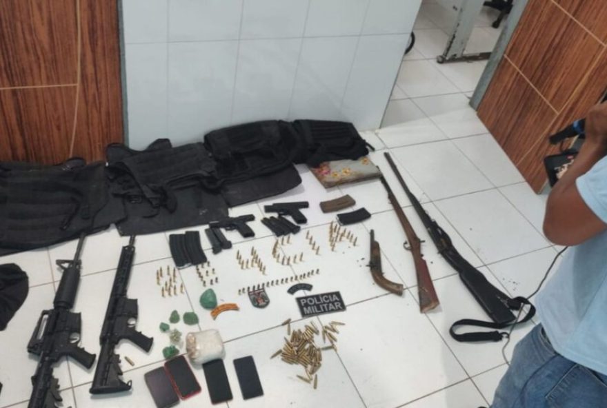 pm-apreende-armas-e-drogas-em-operacao-no-maranhao3A-prisao-de-suspeitos-de-faccao-criminosas-em-buriti-e-brejo