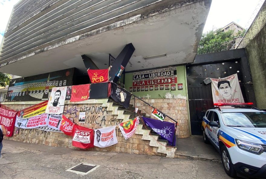 pm-bloqueia-entrada-de-ocupantes-e-gera-conflito-na-antiga-sede-do-dops-em-bh