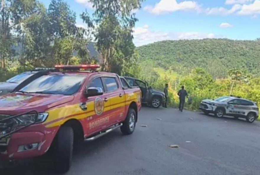 pm-divulga-acidente-com-viatura-na-serra-do-tucano3A-dois-policiais-feridos.-resgate-em-area-de-dificil-acesso.-investigacao-em-curso pm-divulga-acidente-com-viatura-na-serra-do-tucano3A-dois-policiais-feridos.-resgate-em-area-de-dificil-acesso.-investigacao-em-curso