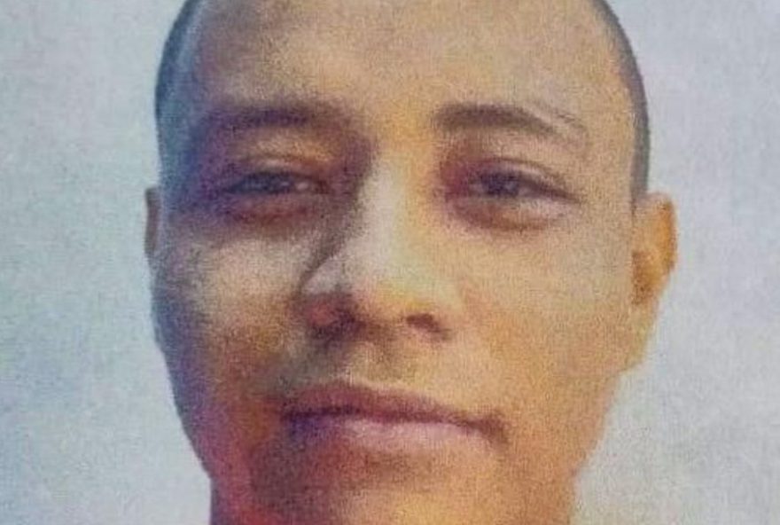 pm-do-am-recaptura-foragido-de-fuga-em-massa-em-maues3A-detento-capturado-no-telhado-apos-denuncia.-confira pm-do-am-recaptura-foragido-de-fuga-em-massa-em-maues3A-detento-capturado-no-telhado-apos-denuncia.-confira