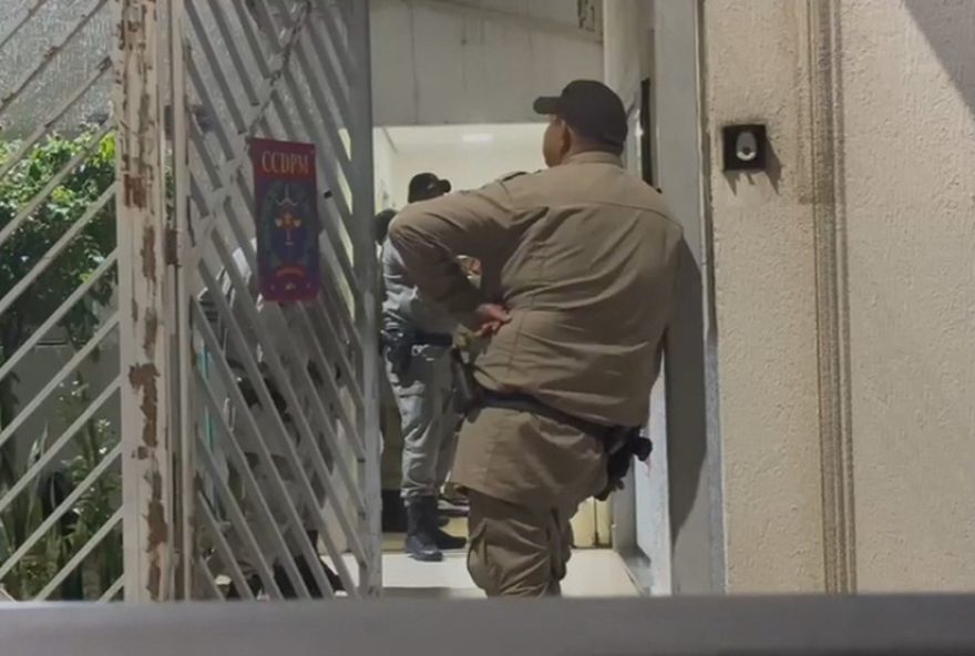 pm-do-parana-e-preso-suspeito-de-manter-prima-em-carcere-privado pm-do-parana-e-preso-suspeito-de-manter-prima-em-carcere-privado