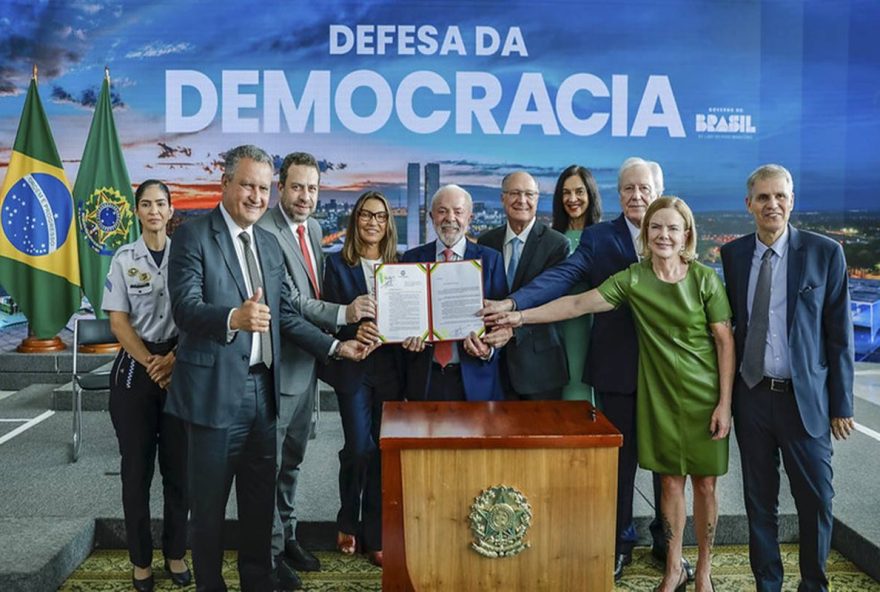 pm-espancada-no-82F1-estava-com-lula-durante-veto-ao-pl-da-dosimetria pm-espancada-no-82F1-estava-com-lula-durante-veto-ao-pl-da-dosimetria