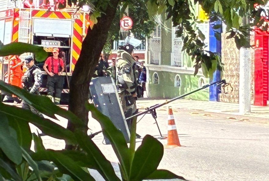 pmam-desativa-artefato-explosivo-em-onibus-no-centro-de-manaus3A-seguranca-da-populacao-em-risco.-precisamos-de-colaboracao pmam-desativa-artefato-explosivo-em-onibus-no-centro-de-manaus3A-seguranca-da-populacao-em-risco.-precisamos-de-colaboracao