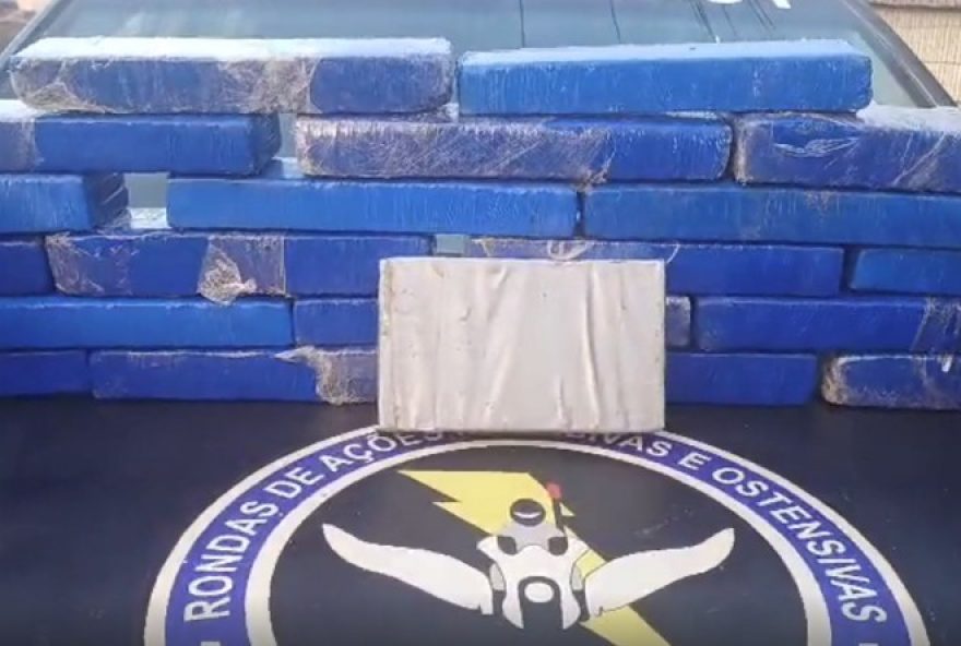 pmce-apreende-21-kg-de-drogas-e-prende-dois-homens-no-ce