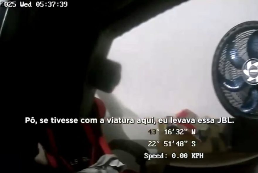 pms-do-bope-sao-filmados-furtando-casa-no-alemao-durante-operacao-video-suspeitas-de-furto-de-pertences-durante-acao-no-complexo-do-alemao.-equipe-da-pm-afastada-e-investigada pms-do-bope-sao-filmados-furtando-casa-no-alemao-durante-operacao-video-suspeitas-de-furto-de-pertences-durante-acao-no-complexo-do-alemao.-equipe-da-pm-afastada-e-investigada
