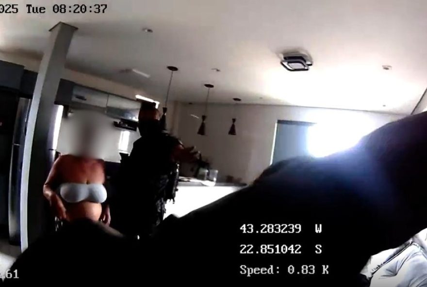 pms-flagrados-furtando-celular-durante-megaoperacao-na-penha3A-video-mostra-crime-e-acao-judicial-dos-militares