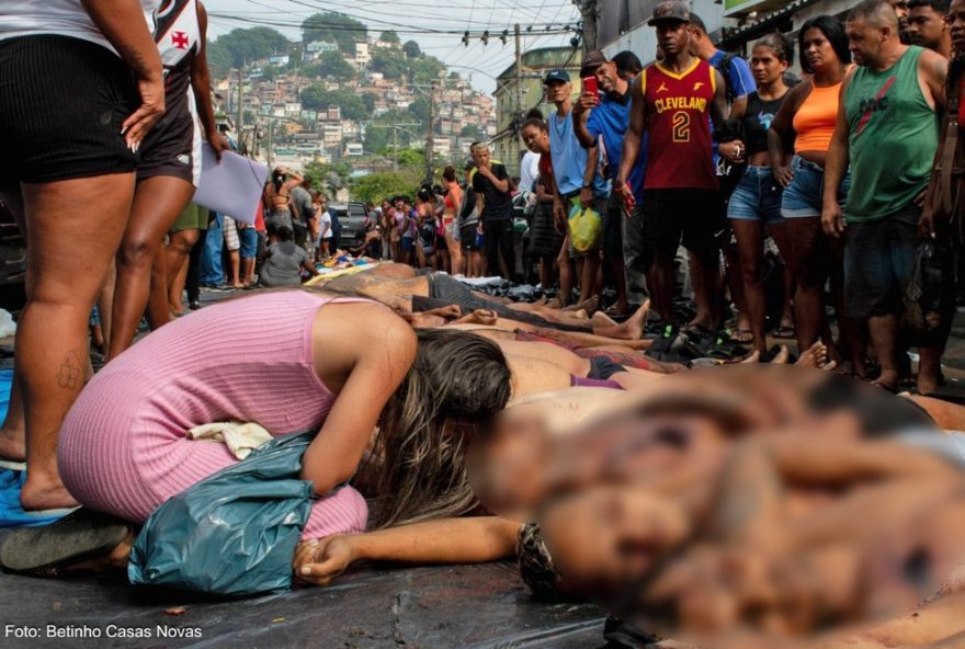 pms-presos-por-roubo-de-celular-durante-megaoperacao-na-penha