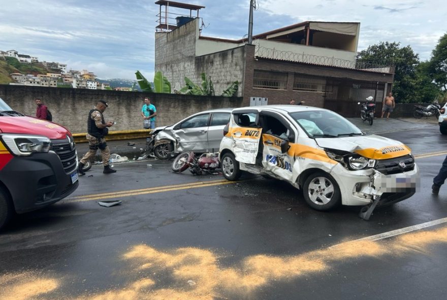 pneu-careca-em-carro-de-autoescola-causa-acidente-com-lesao-corporal3A-pm-encaminha-bo-ao-juizado-criminal-em-juiz-de-fora