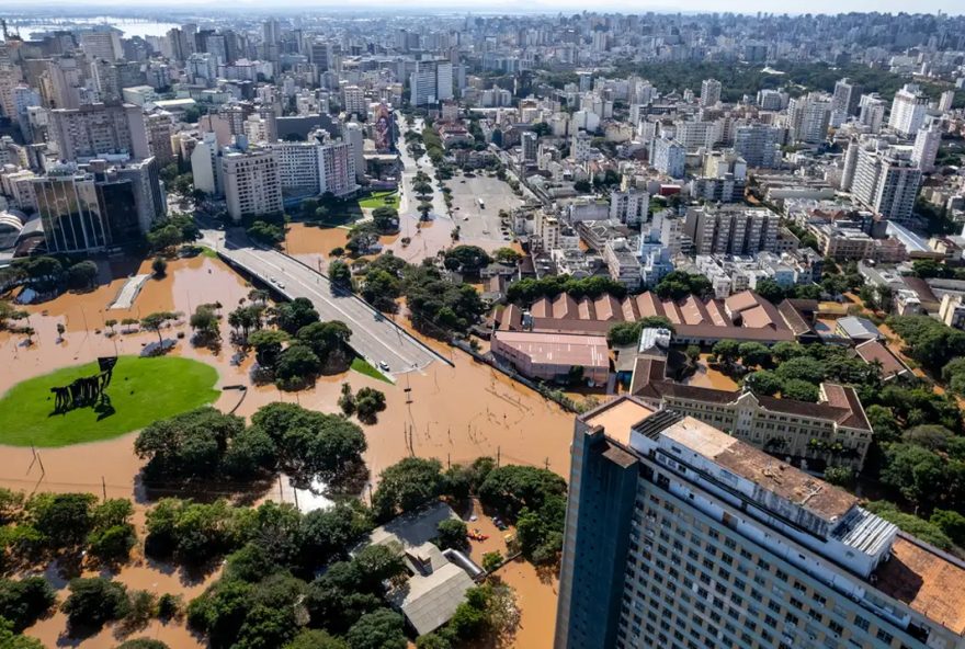 Fotos gerais das enchentes, Av Loureiro da Silva, CAFF e região, devido as fortes chuvas no estado do Rio Grande do Sul