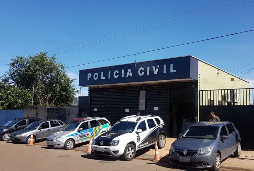 Mãe é presa suspeita de entregar as filhas menores de idade para serem estupradas (Foto: Maryhá de Podestà/TV Anhanguera)