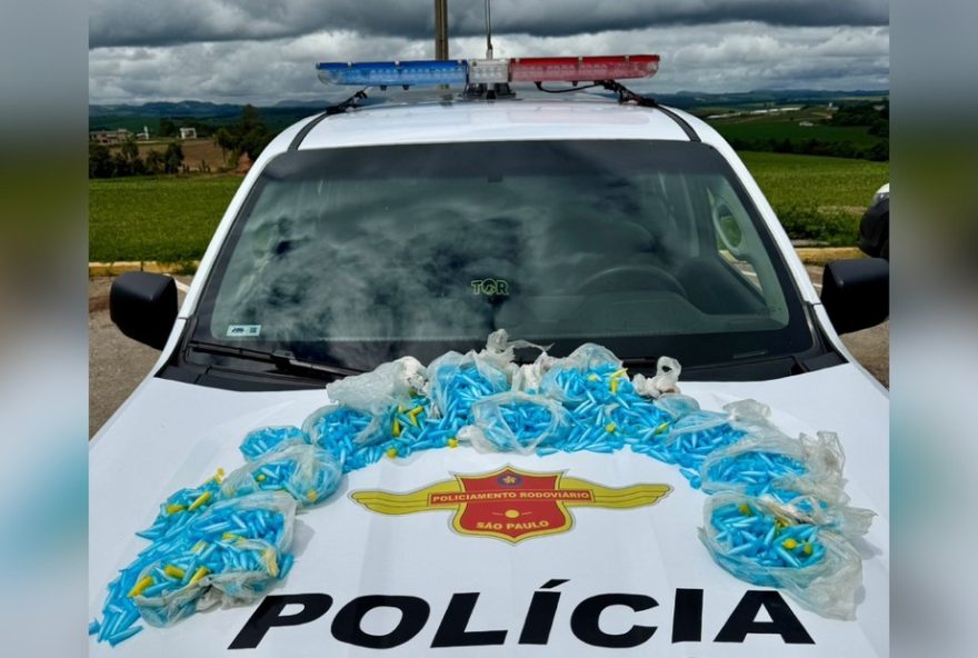 policia-apreende-12C8-mil-pinos-de-cocaina-em-taxi-durante-fiscalizacao-em-buri policia-apreende-12C8-mil-pinos-de-cocaina-em-taxi-durante-fiscalizacao-em-buri