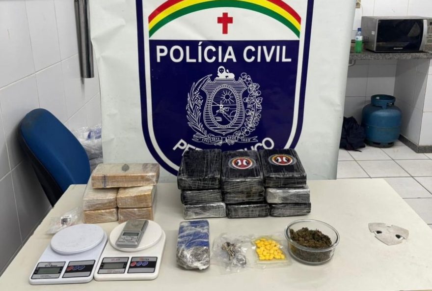 policia-apreende-meio-milhao-de-reais-em-drogas-no-jordao2C-recife