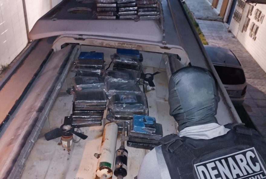 policia-civil-apreende-128-kg-de-cocaina-e-prende-suspeito-em-flagrante-no-sertao-de-pe