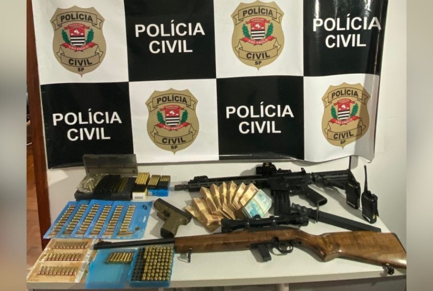 policia-civil-apreende-armas-e-r2446-mil-em-investigado-por-violencia-domestica-em-sao-miguel-arcanjo
