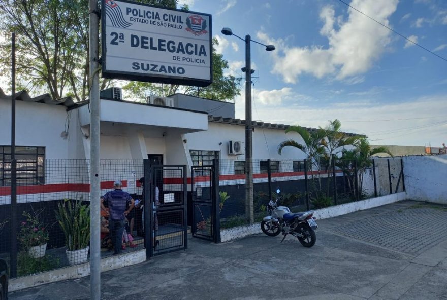 policia-civil-apreende-mais-de-1800-porcoes-de-drogas-em-suzano3A-cocaina2C-maconha2C-balancas-de-precisao-e-dinheiro-apreendidos