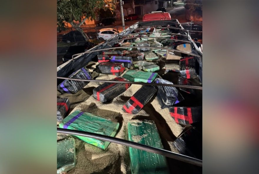 policia-civil-apreende-mais-de-uma-tonelada-de-maconha-na-sp-2703A-motorista-detido-por-trafico.0A