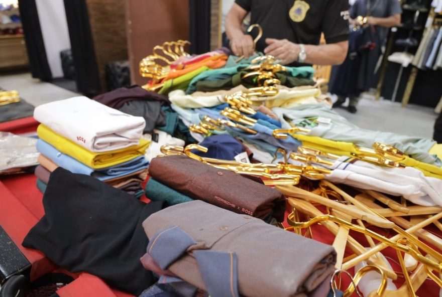 policia-civil-apreende-milhares-de-roupas-falsificadas-em-salvador-e-lauro-de-freitas3A-operacao-comercio-legal