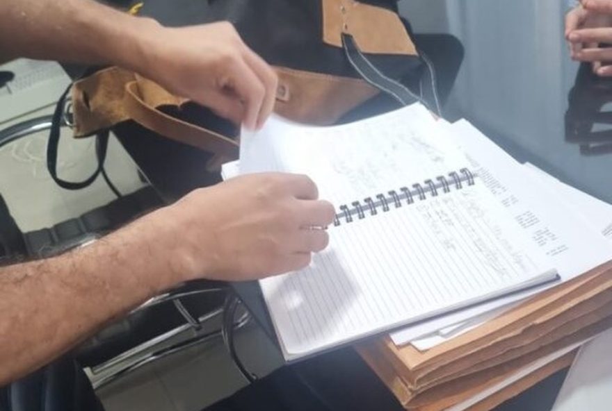 policia-civil-bloqueia-r2430-milhoes-em-operacao-contra-jogo-do-tigrinho-no-litoral-norte-de-sc3A-desmantelamento-de-esquema-de-apostas-ilegais