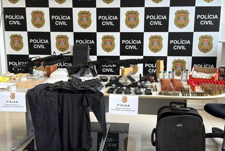 policia-civil-de-santos-prende-casal-do-pcc-com-arsenal-de-guerra-de-r24-500-mil