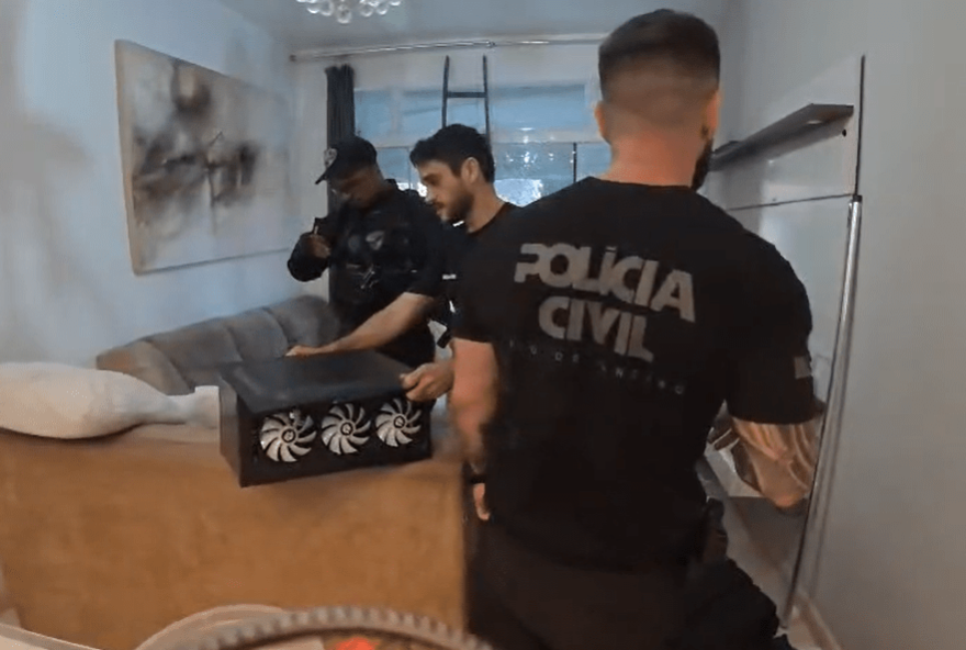 policia-civil-desarticula-rede-criminosa-de-fraudes-bancarias-no-rio-de-janeiro0A policia-civil-desarticula-rede-criminosa-de-fraudes-bancarias-no-rio-de-janeiro0A