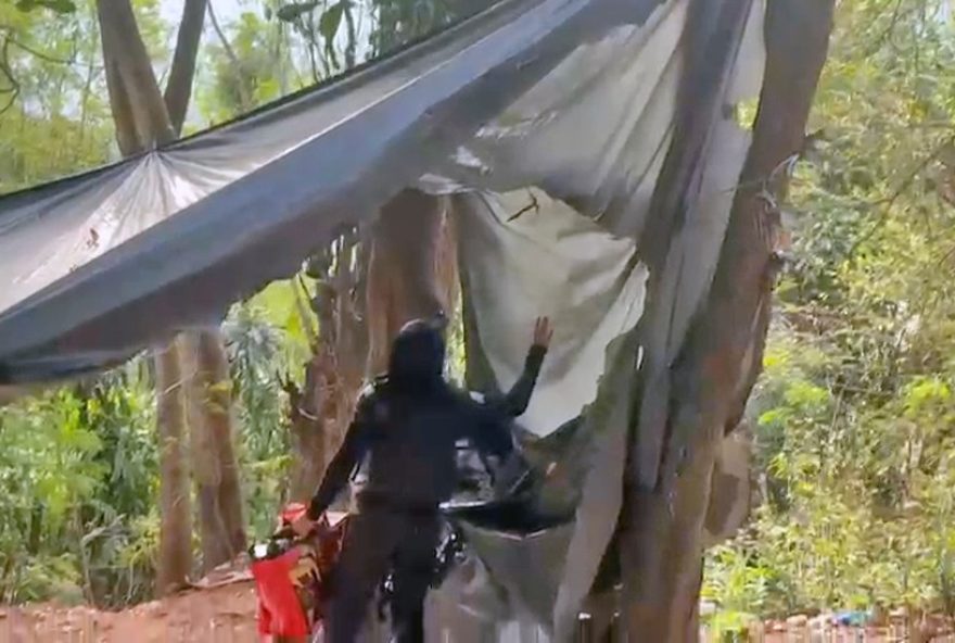 policia-civil-desmantela-acampamento-do-trafico-e-combate-taxas-abusivas-no-borel policia-civil-desmantela-acampamento-do-trafico-e-combate-taxas-abusivas-no-borel