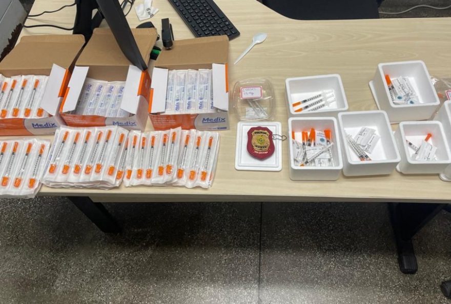 policia-civil-do-am-prende-duas-pessoas-em-esquema-ilegal-de-medicamentos policia-civil-do-am-prende-duas-pessoas-em-esquema-ilegal-de-medicamentos