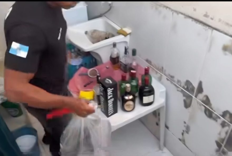 policia-civil-do-rj-fecha-fabrica-clandestina-de-bebidas-e-receptacao-em-realengo-acao-visa-proteger-populacao-da-criminalidade policia-civil-do-rj-fecha-fabrica-clandestina-de-bebidas-e-receptacao-em-realengo-acao-visa-proteger-populacao-da-criminalidade