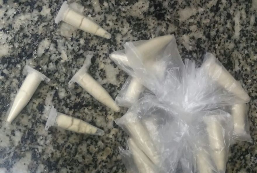 policia-civil-e-mp-desarticulam-esquema-de-venda-de-cocaina-em-embalagens-de-pesquisa