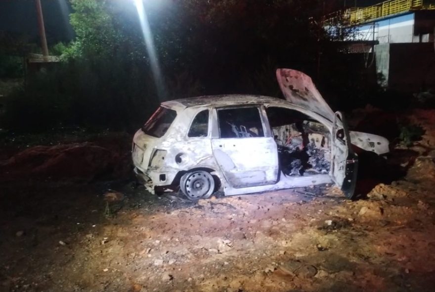 policia-civil-investiga-morte-de-pessoa-carbonizada-em-sumare3A-veiculo-incendiado-encontrado-com-vitima-no-porta-malas.-acompanhe