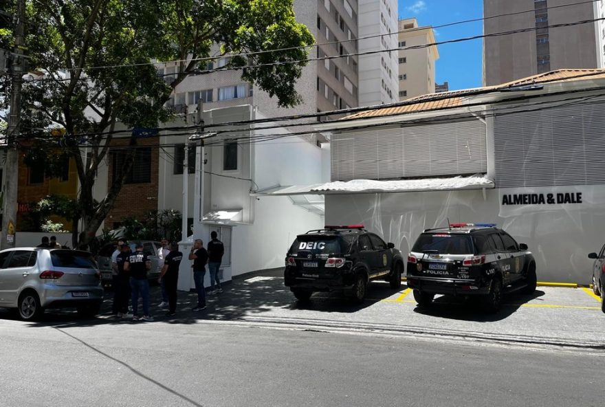 policia-civil-investiga-sumico-de-quadros-de-alfredo-volpi-na-galeria-almeida-26-dale-em-sp