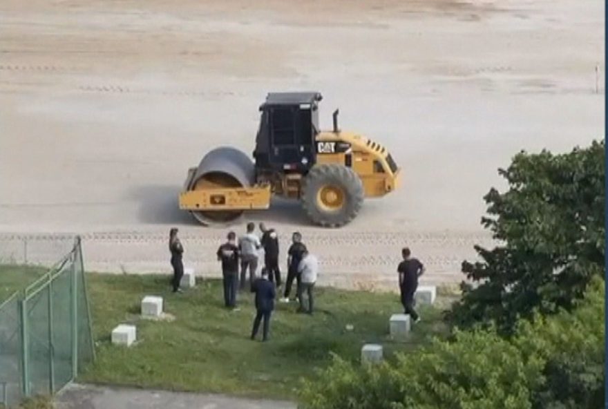 policia-civil-orienta-paralisacao-de-construcao-de-campo-de-futebol-no-campo-olimpico-de-golfe policia-civil-orienta-paralisacao-de-construcao-de-campo-de-futebol-no-campo-olimpico-de-golfe