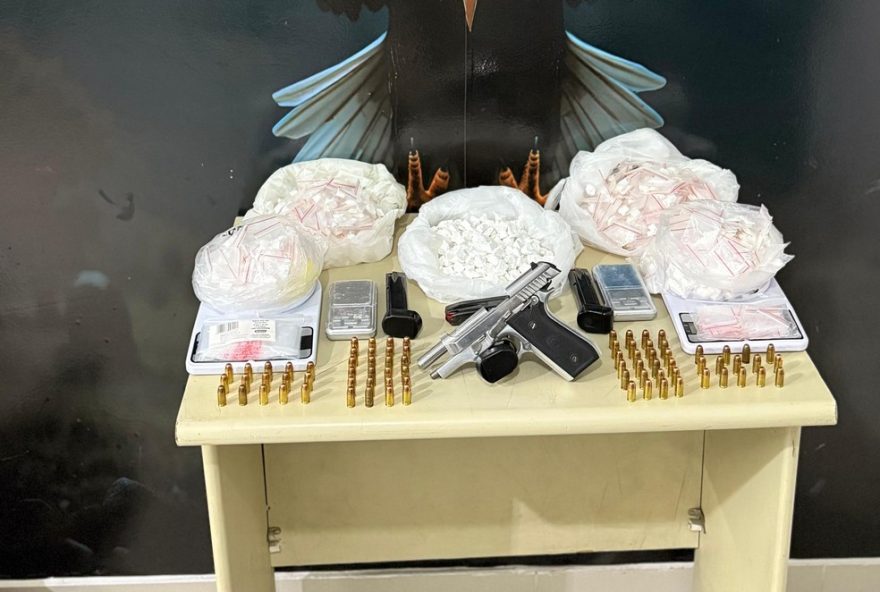 policia-civil-prende-dois-homens-com-12C5kg-de-cocaina-em-petrolina3A-apreensao-de-drogas-e-armas-no-sertao-de-pernambuco